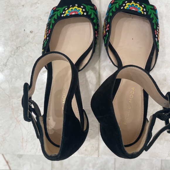 PELLE MODA {6M} Sandal Heels Embroidered FloralBlack Suede Open Toe Kitten Heel - Picture 6 of 10